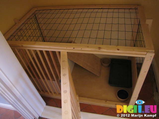 SX25713 DIY Rabbit Hutch inside